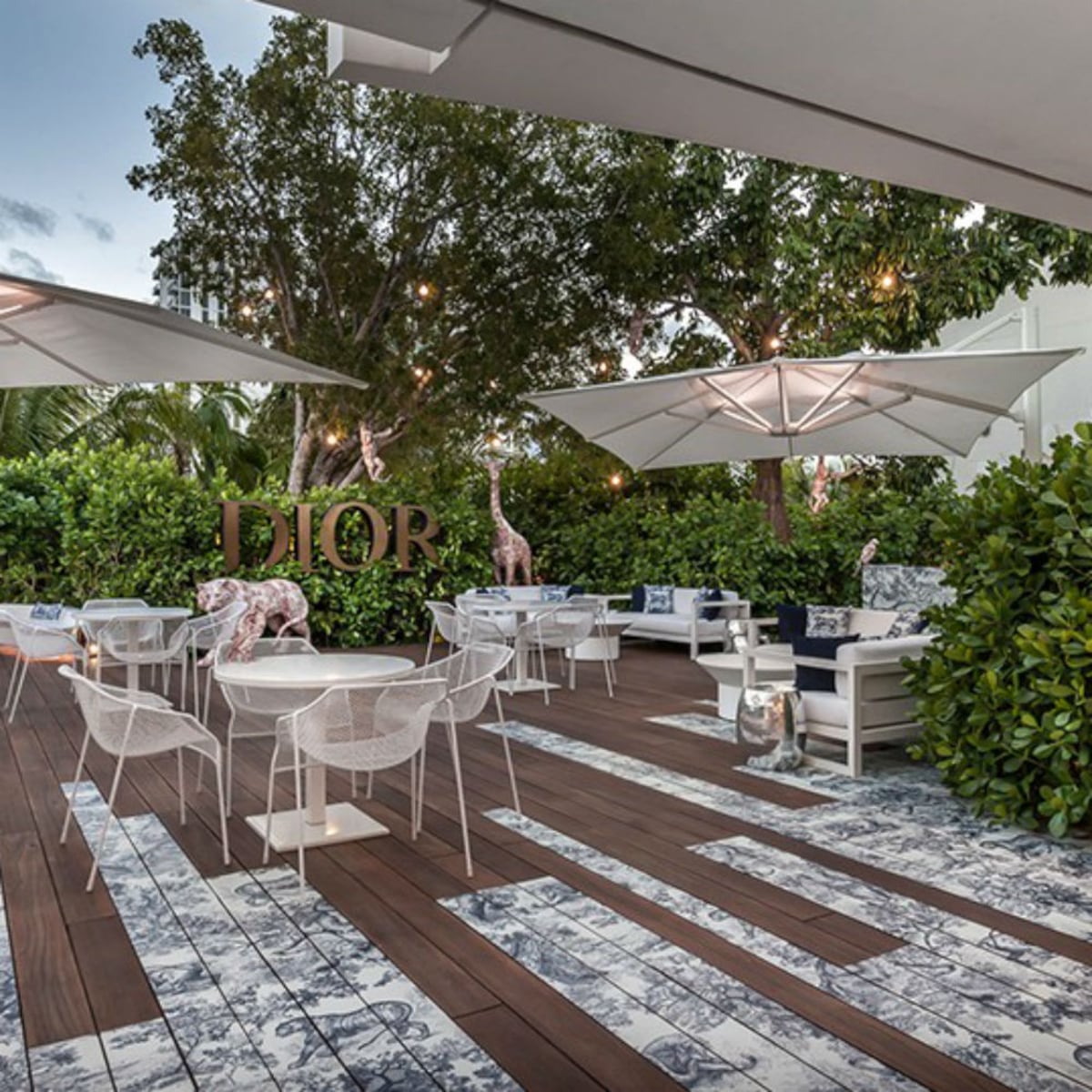 Un café ultrachic en la boutique Dior de Miami