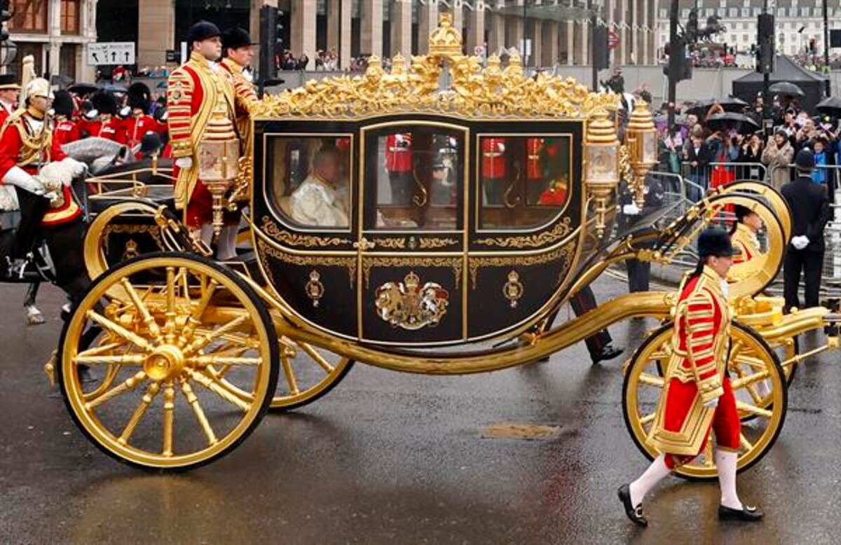 El rey Charles III es coronado, y también su esposa Camila