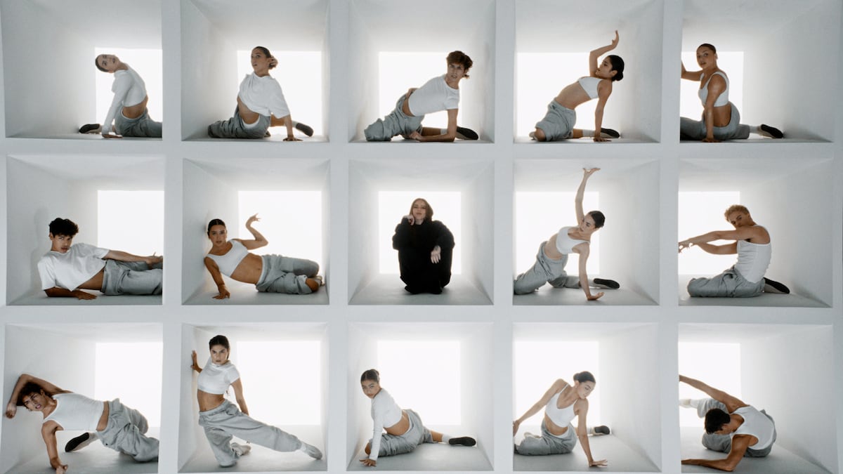 Young Miko, sexi en sus ‘sweatpants’ para la nueva campaña de GAP