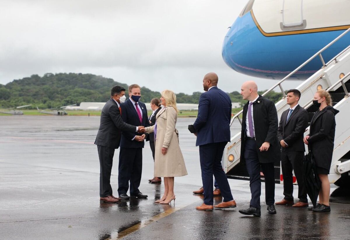 FOTOS: Jill Biden ya está en Panamá; Yazmín de Cortizo y su hija la reciben en Presidencia