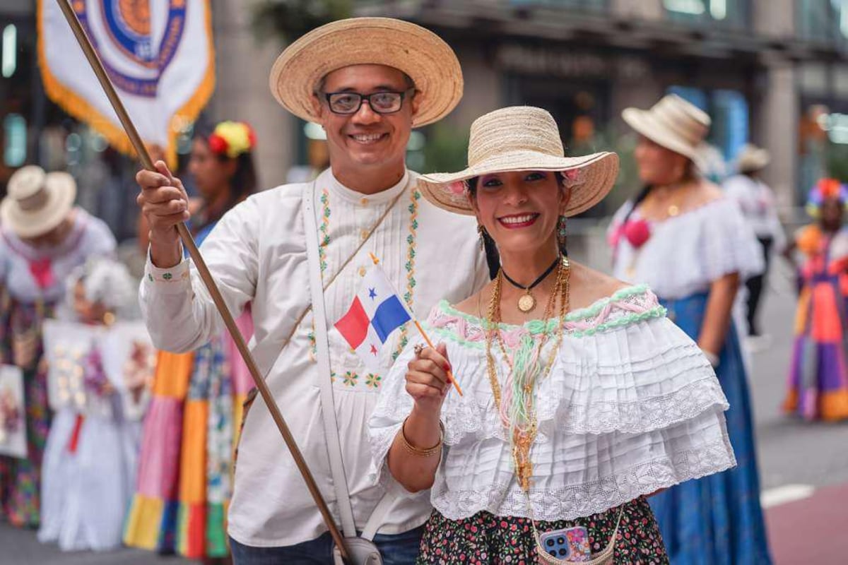 Bandas, conjuntos folclóricos y reinas: panameños desfilan en el Día de la Hispanidad en Nueva York