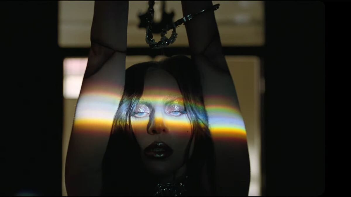 Claustrofóbico, introspectivo, artístico y perturbador: Así es “Disease”, el nuevo video musical de Lady Gaga
