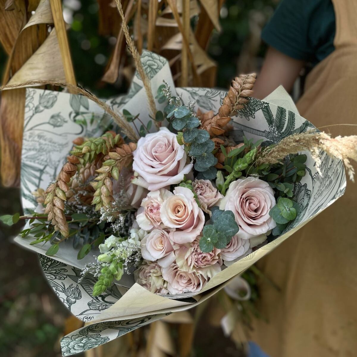 ‘La gente envía flores para poder estar’