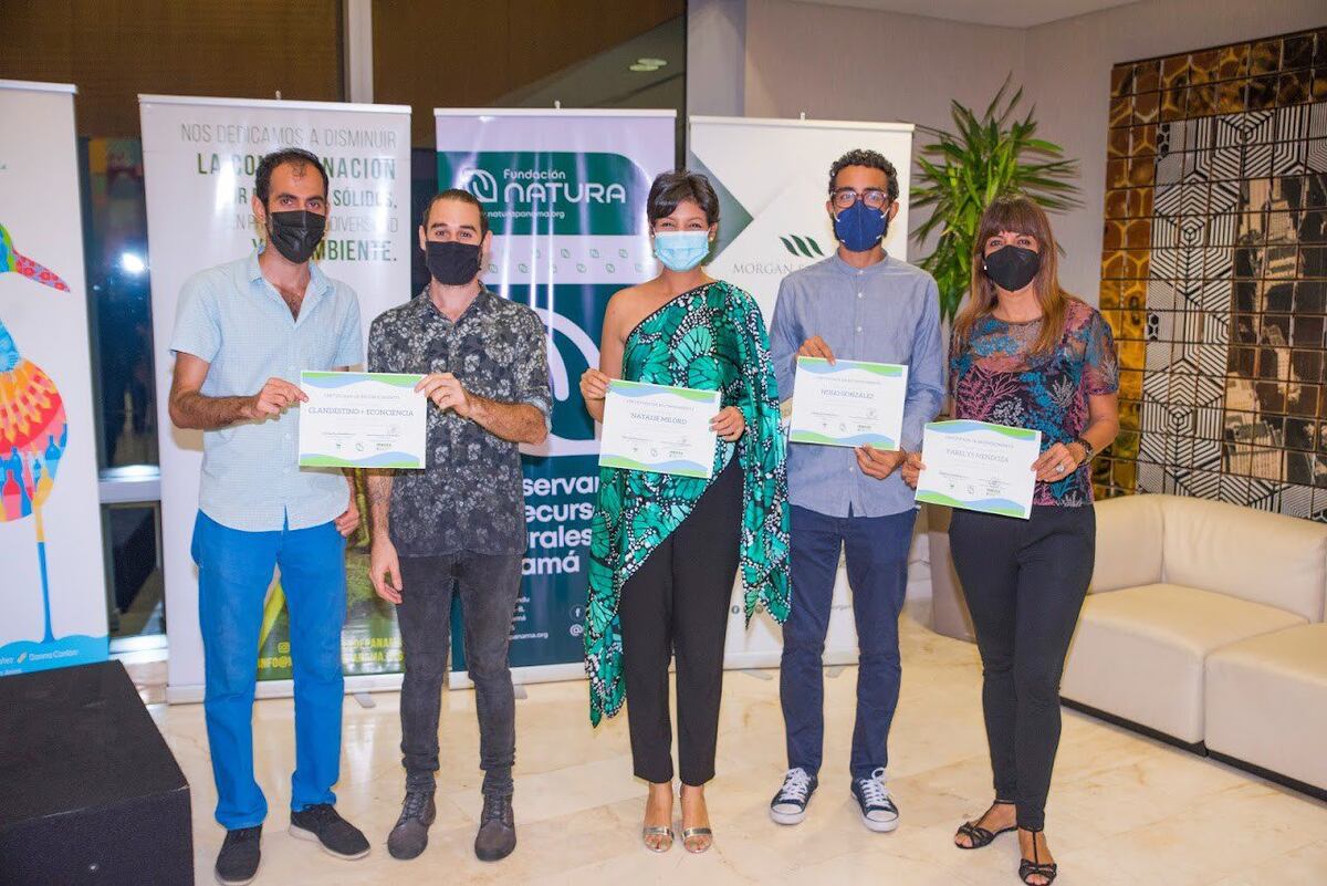 Concursantes transformaron desechos en esculturas