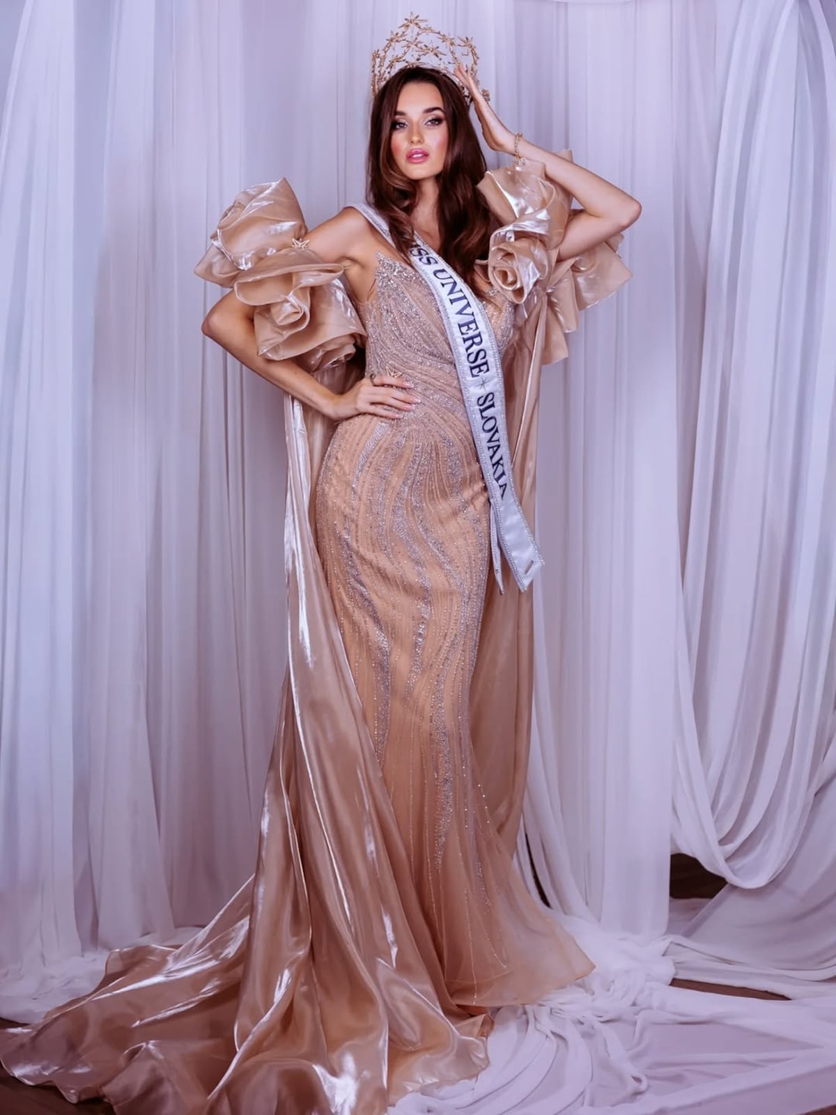 Miss Universe Panamá 2024, Mirna Caballini, una de las concursantes más altas de Miss Universo 