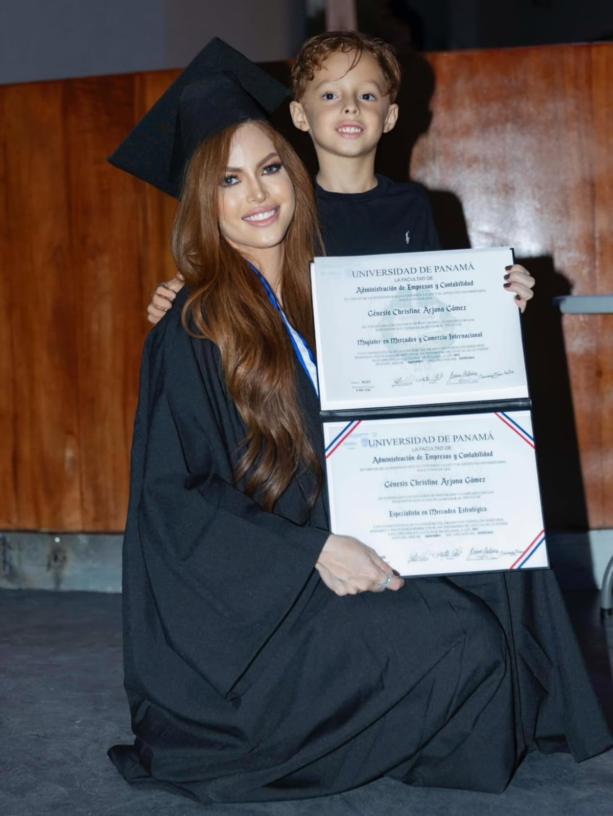 La ex diputada Génesis Arjona celebra su graduación de la Universidad de Panamá, ahora suma siete títulos universitarios