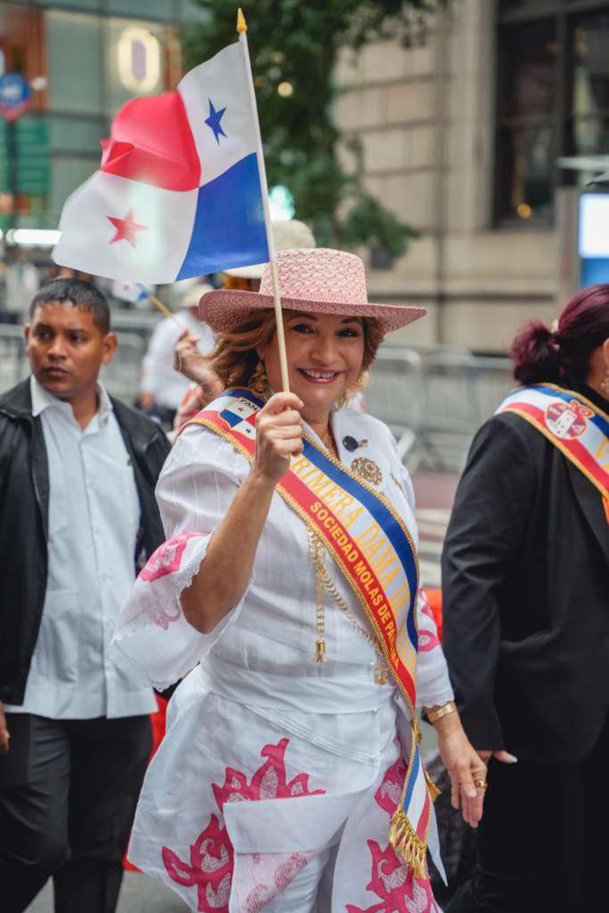 Los atuendos de diseño panameño que lució Maricel de Mulino en su visita a Nueva York