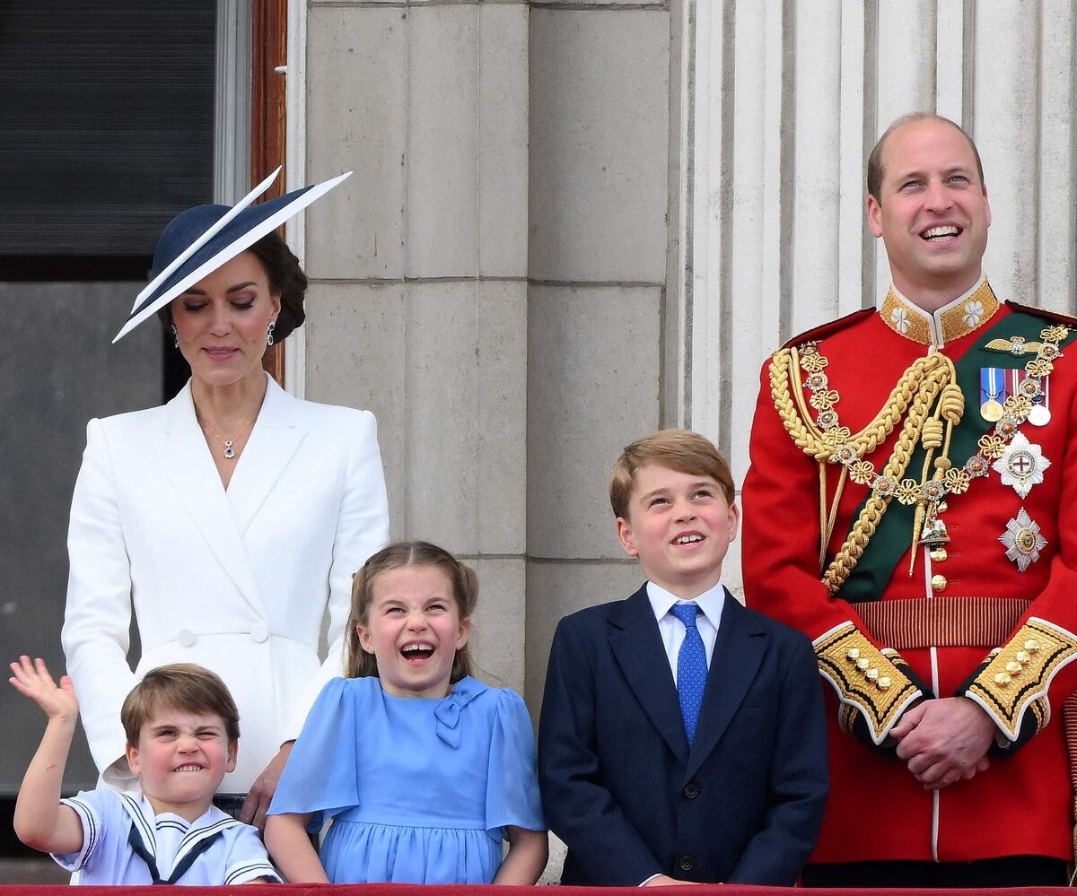 Los gestos del príncipe Louis se viralizan en las fiestas de Jubileo de Platino de su bisabuela, la reina