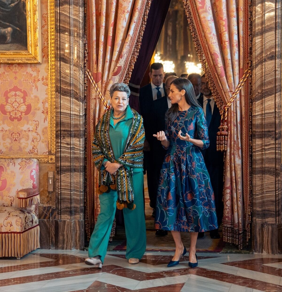 La reina Letizia recurre a uno de sus vestidos favoritos de Carolina Herrera