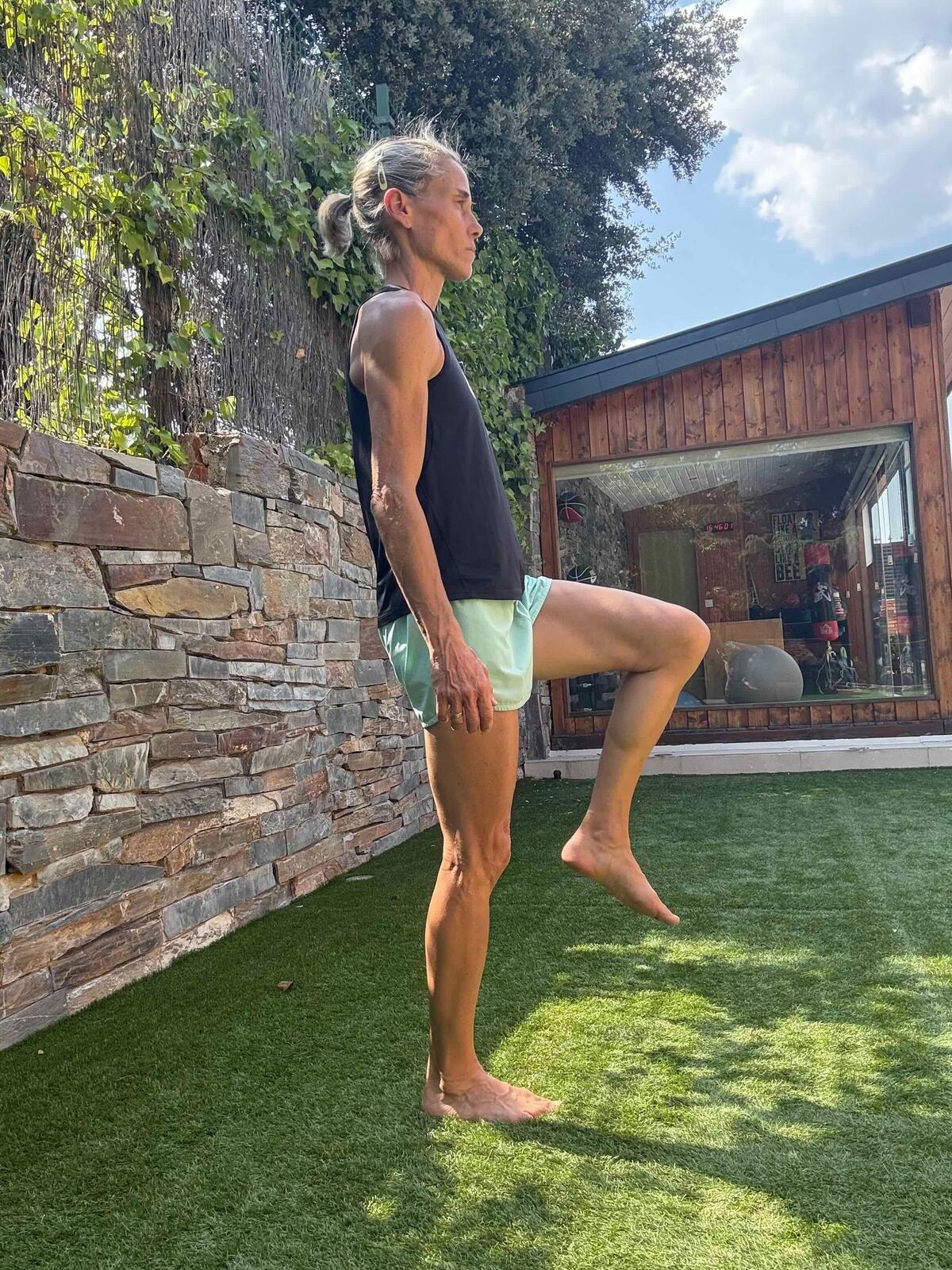 Cómo fortalecer los músculos de tus pies puede mejorar cómo mueves todo tu cuerpo (y 3 ejercicios fáciles para lograrlo)