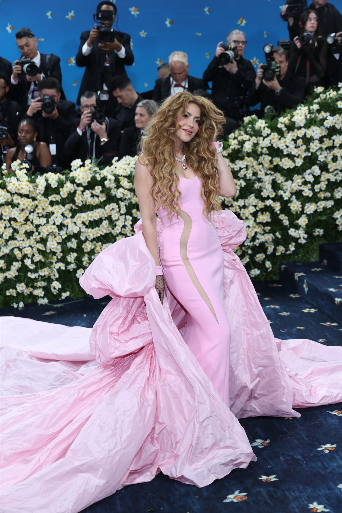 Shakira, de rosado chicle en la Met gala