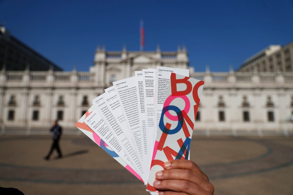 Donde cayeron bombas hoy caen poemas, el proyecto chileno que rescata la memoria histórica