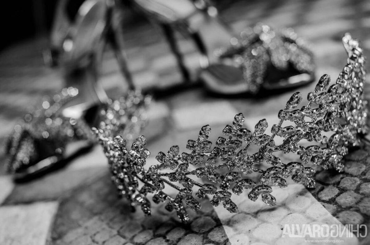 Al altar con rizos y velo