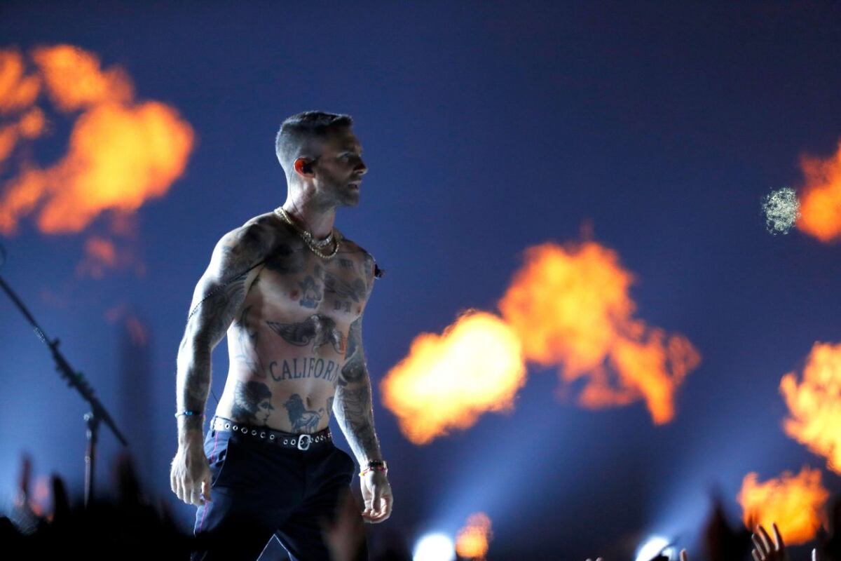 10 fotos de Adam Levine (sin camisa) en el medio tiempo del Super Bowl