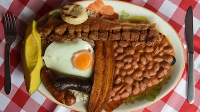 Cómo la bandeja paisa se volvió un ícono de Colombia sin siquiera ser 100% paisa