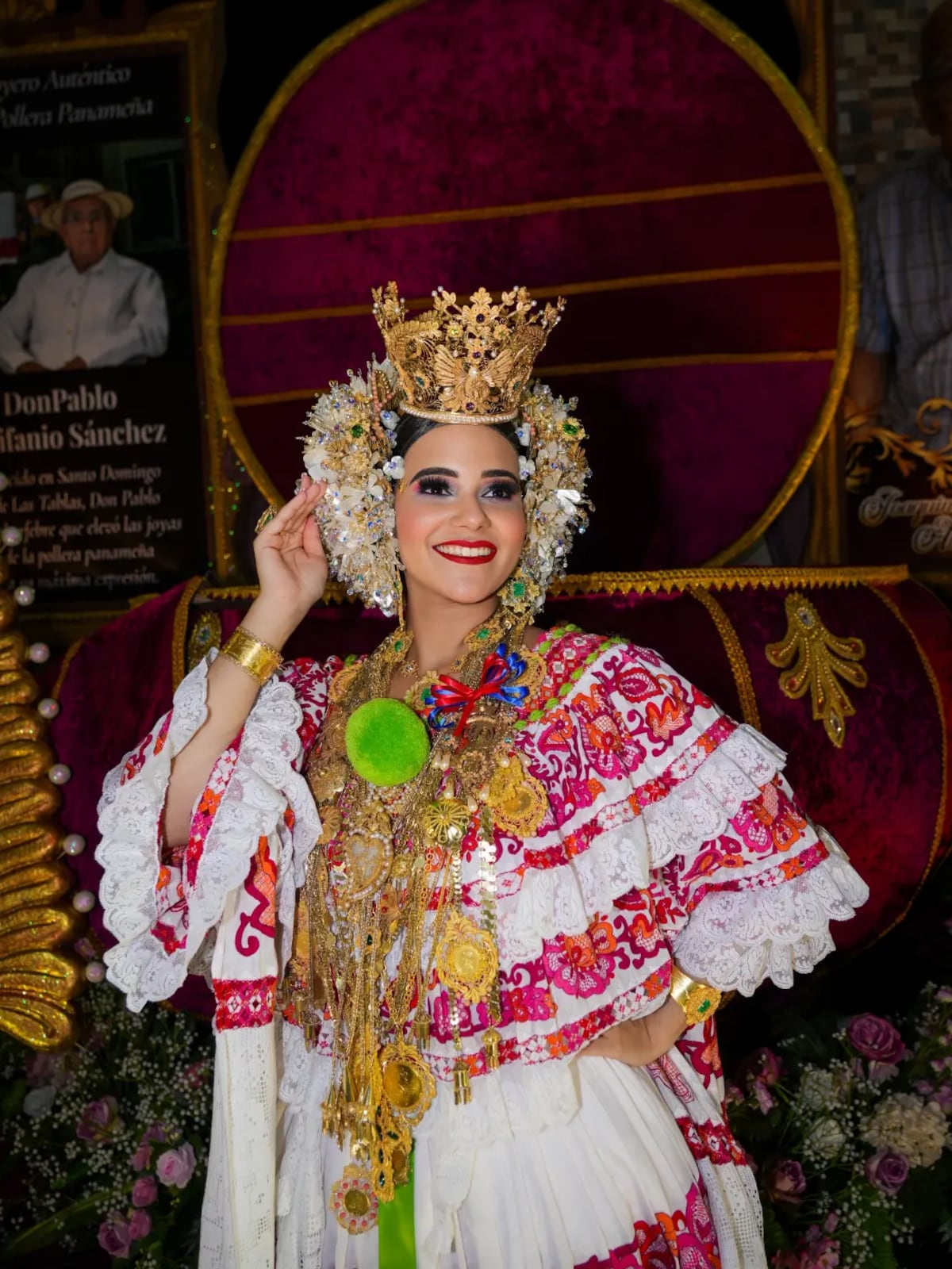 Así fue el atuendo de coronación de Yanelys Sánchez, reina del Festival Nacional de la Pollera 2026