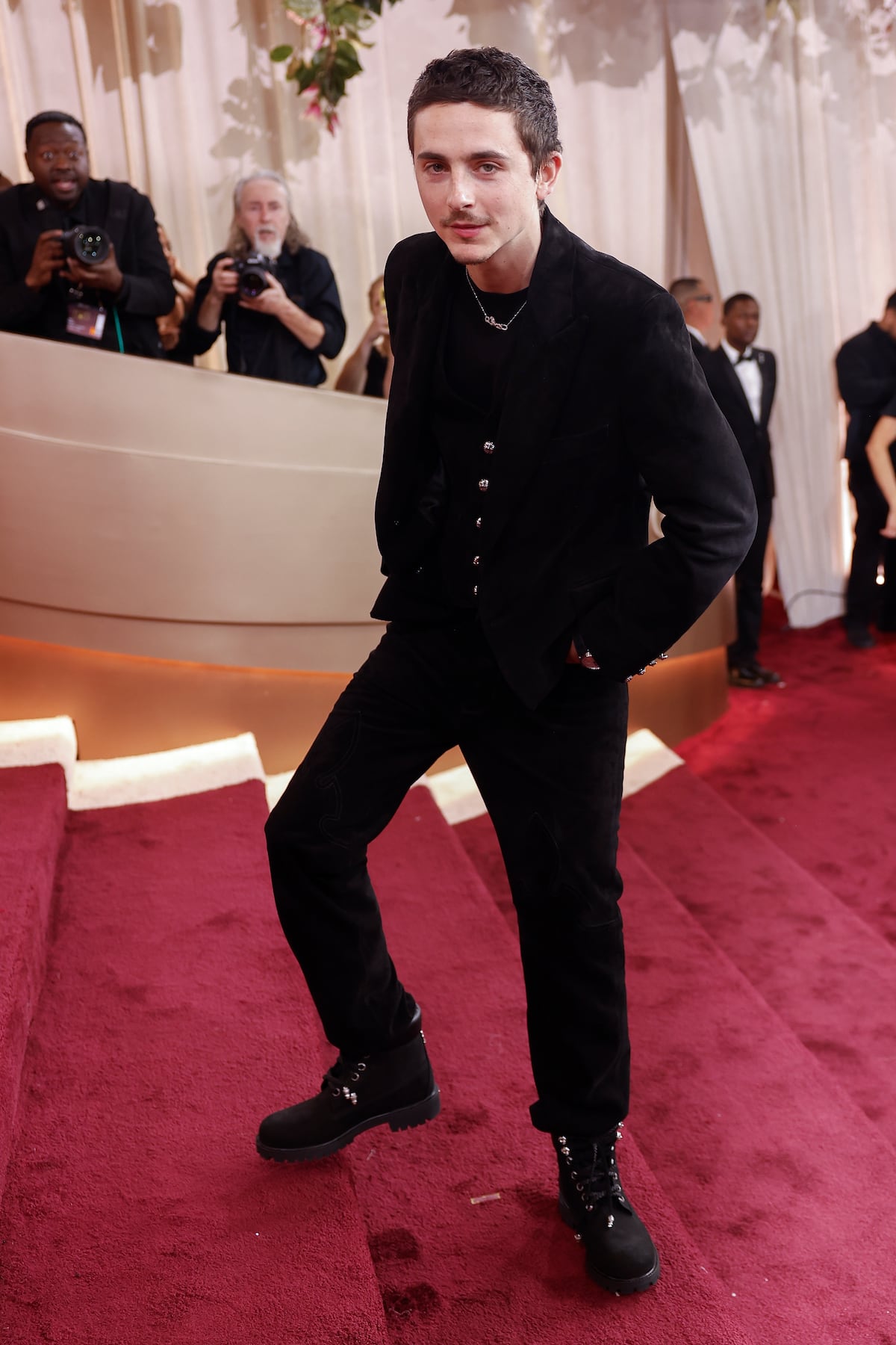 Black and white: la tendencia entre las celebridades invitadas a los premios Globos de Oro 2026