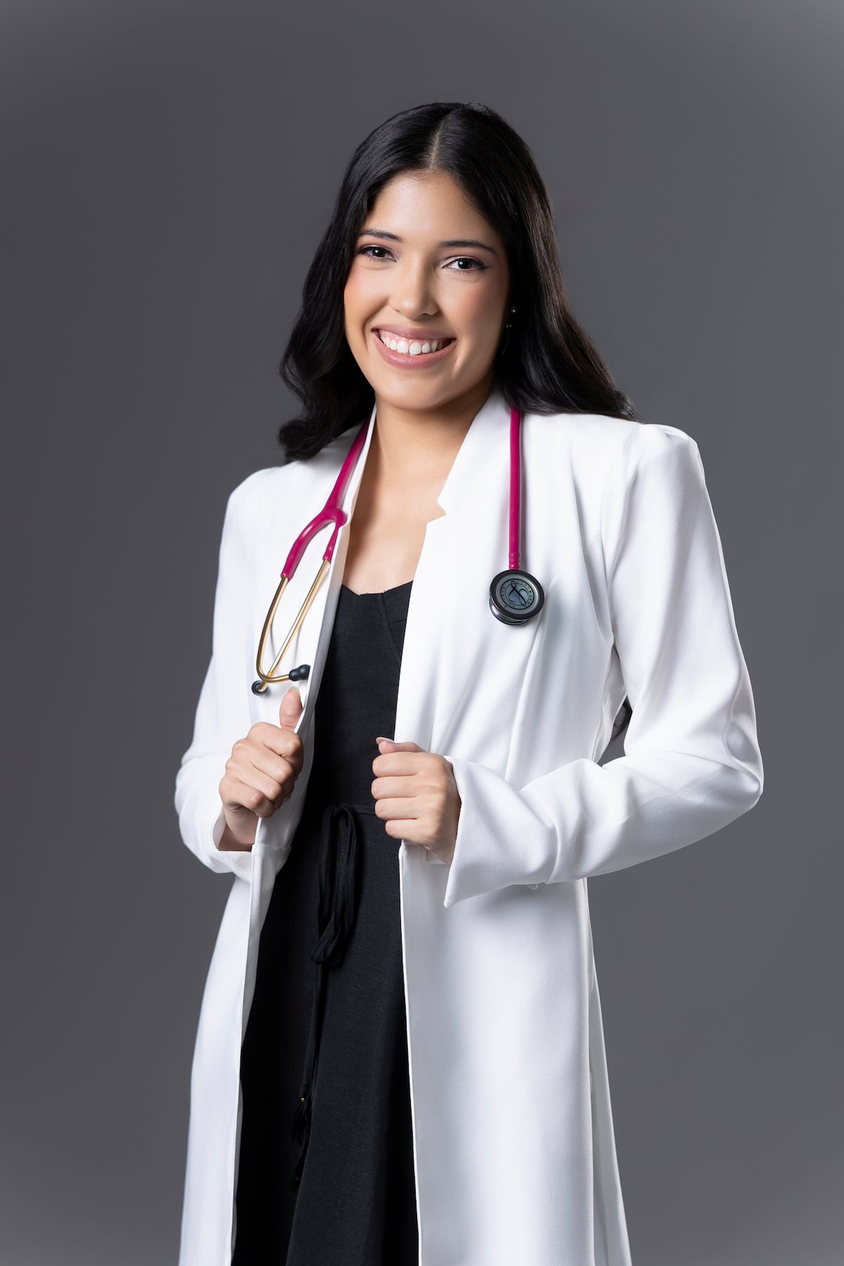 74 nuevos médicos se gradúan: Marianne Mathieu, primer puesto de la promoción Med19 de la Universidad de Panamá