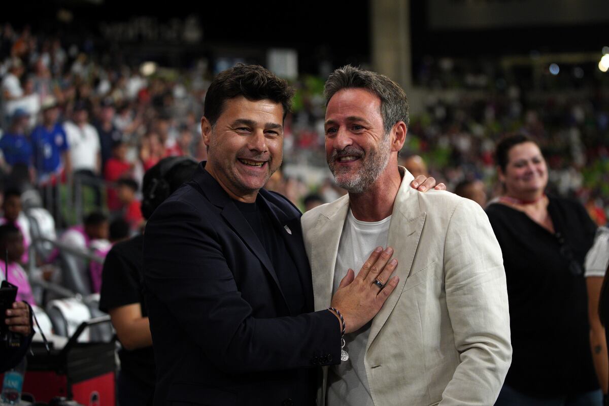 Blazer ‘nude’, pantalones ‘skinny’ y zapatillas: el ‘look’ casual de Thomas Christiansen en el partido de Panamá - USA