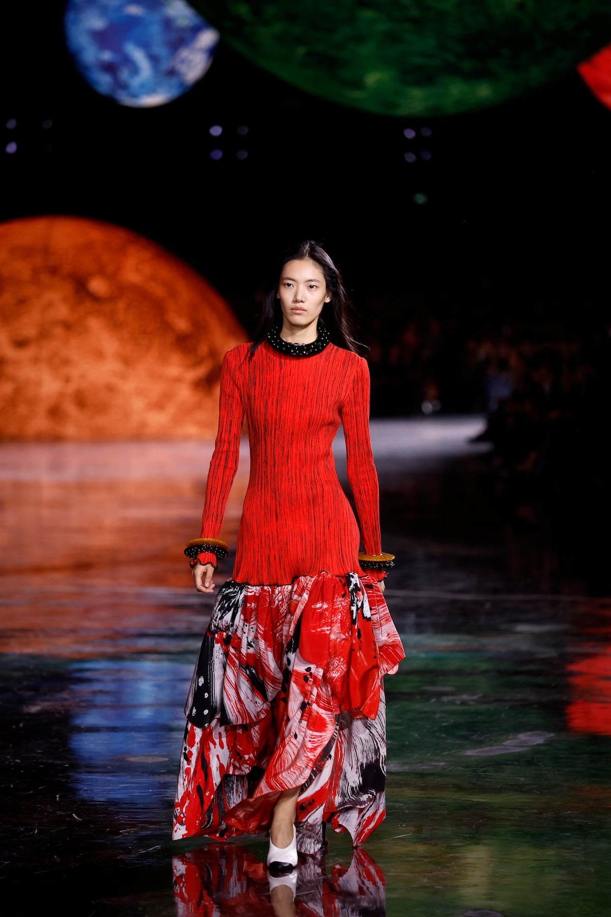 Chanel inaugura en París la era de Matthieu Blazy con una moda de aplauso