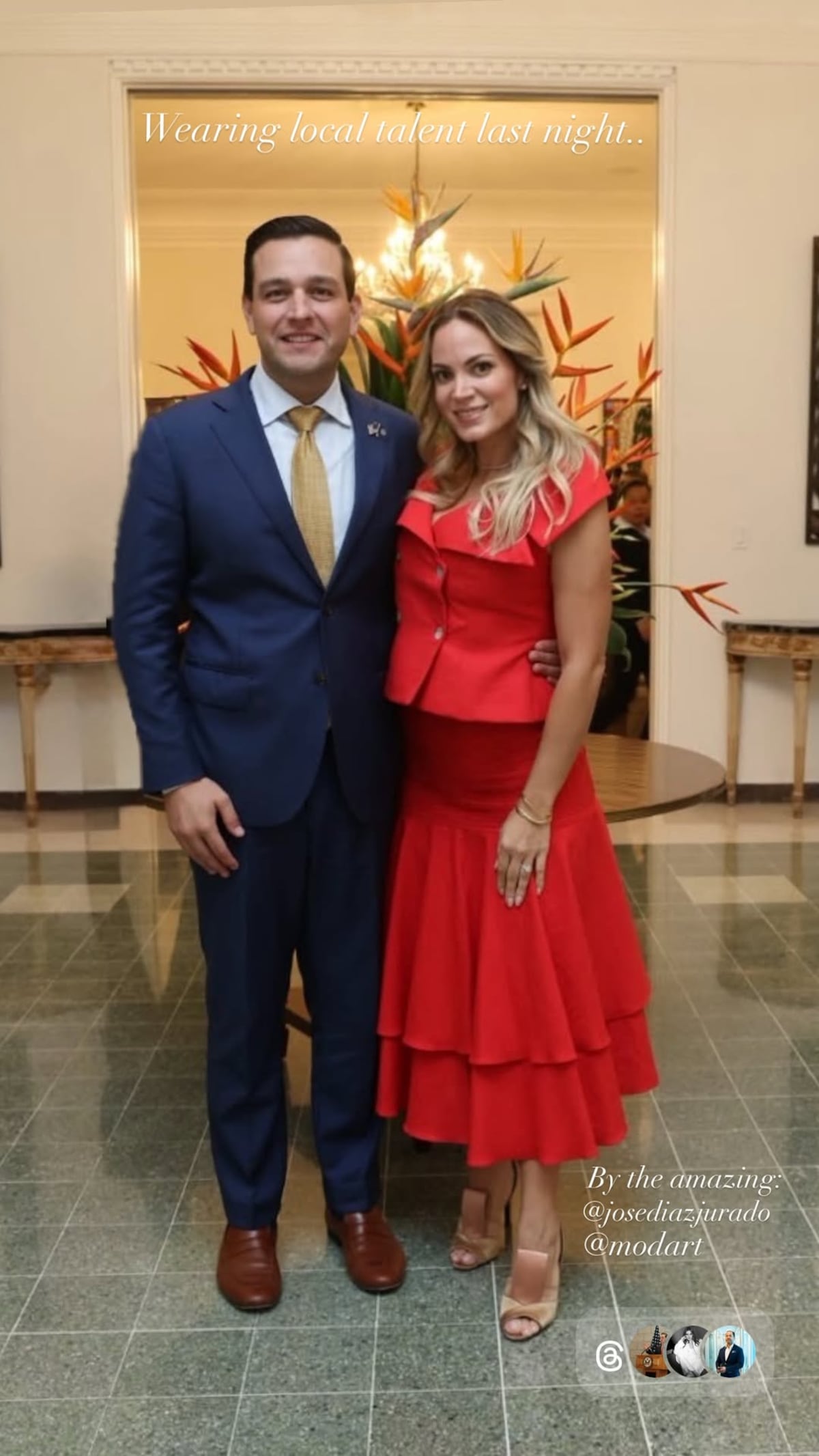 De rojo: Andrea Altamirano-Duque, esposa del embajador de Estados Unidos en Panamá, luce diseño panameño en recepción diplomática