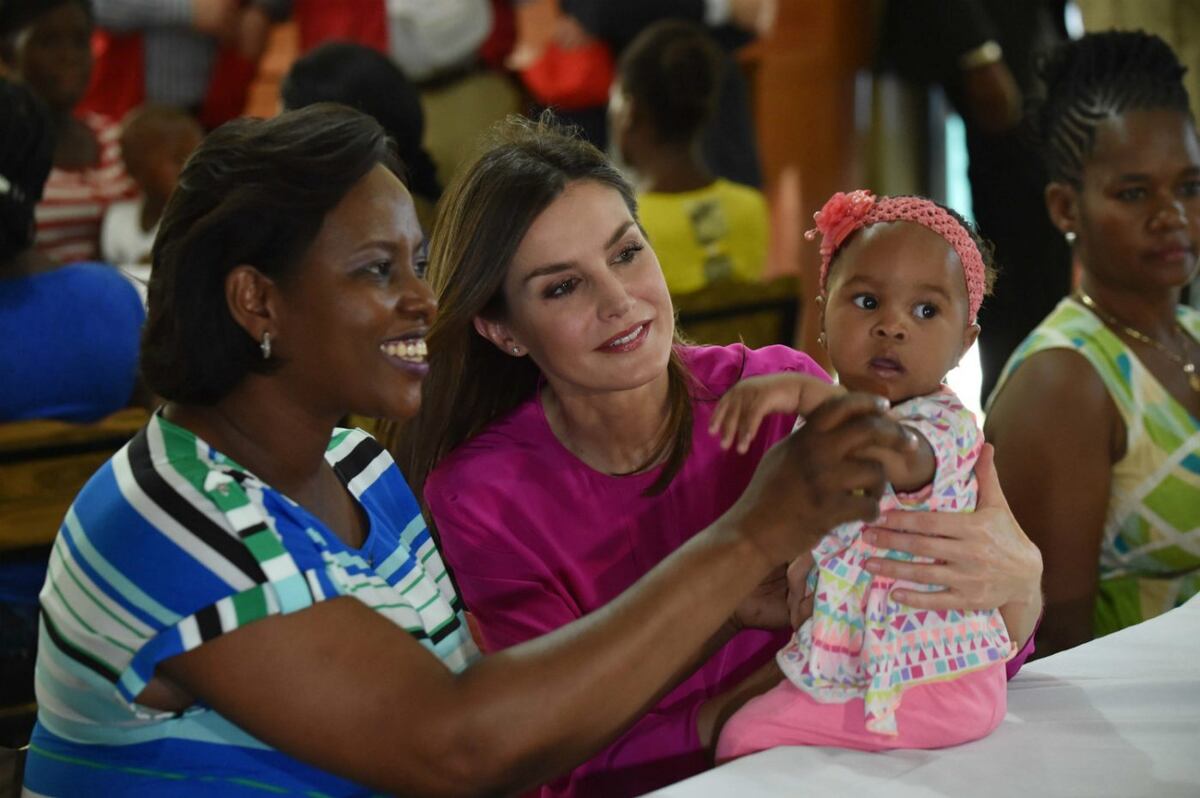 Las muestras de afecto de la reina Letizia en Haití