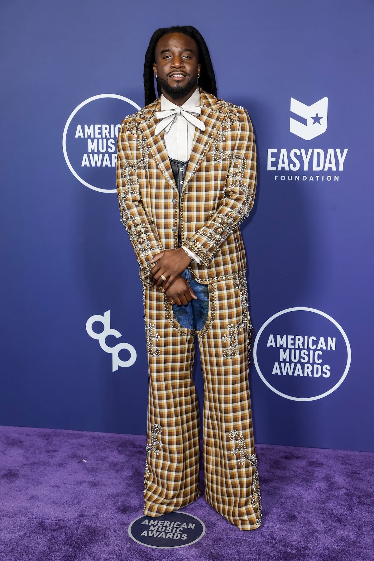 American Music Awards 2025: los looks más inolvidables de la alfombra roja