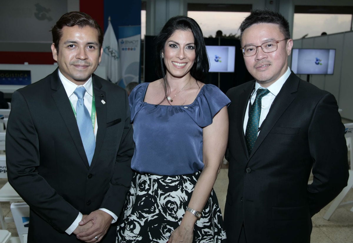 ¿Quieres posar mejor en las fotos? Una fotógrafa te dice cómo