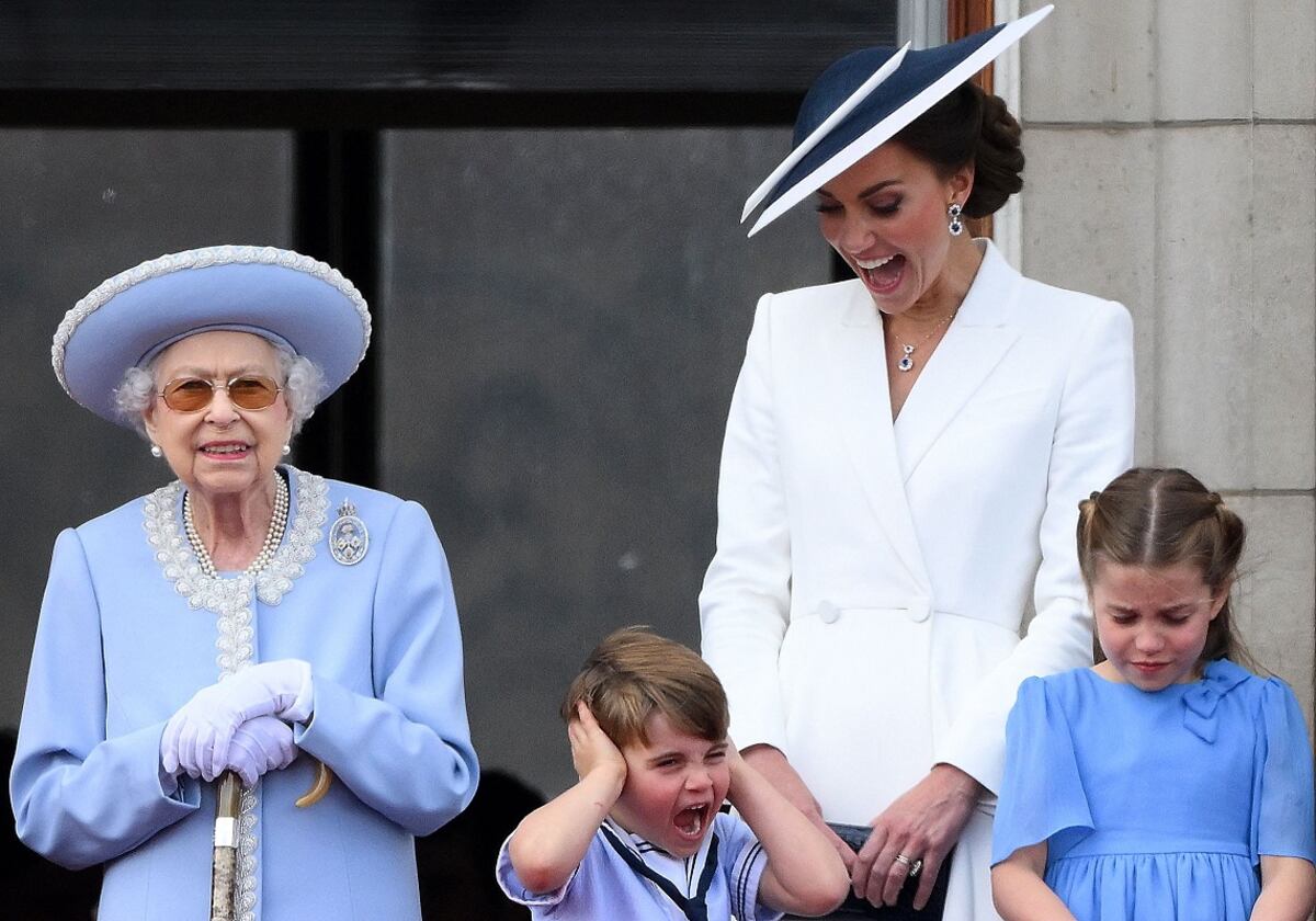 Los gestos del príncipe Louis se viralizan en las fiestas de Jubileo de Platino de su bisabuela, la reina