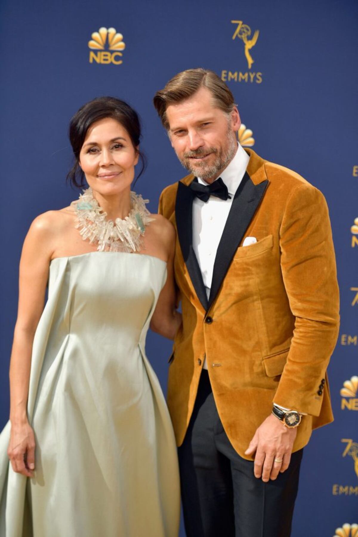 A los premios Emmy, bien acompañado