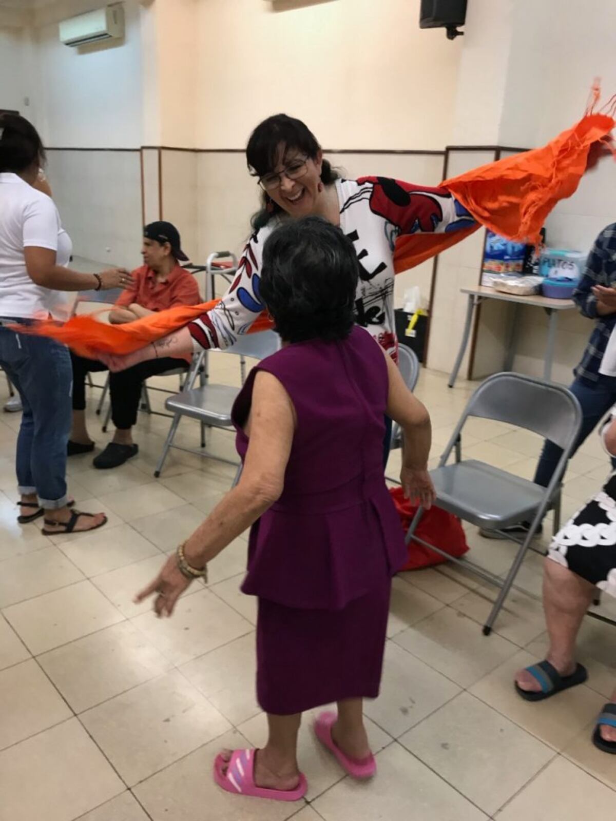 #Adoptaunabuelito: arte, corazón, color y terapia para nuestros adultos mayores