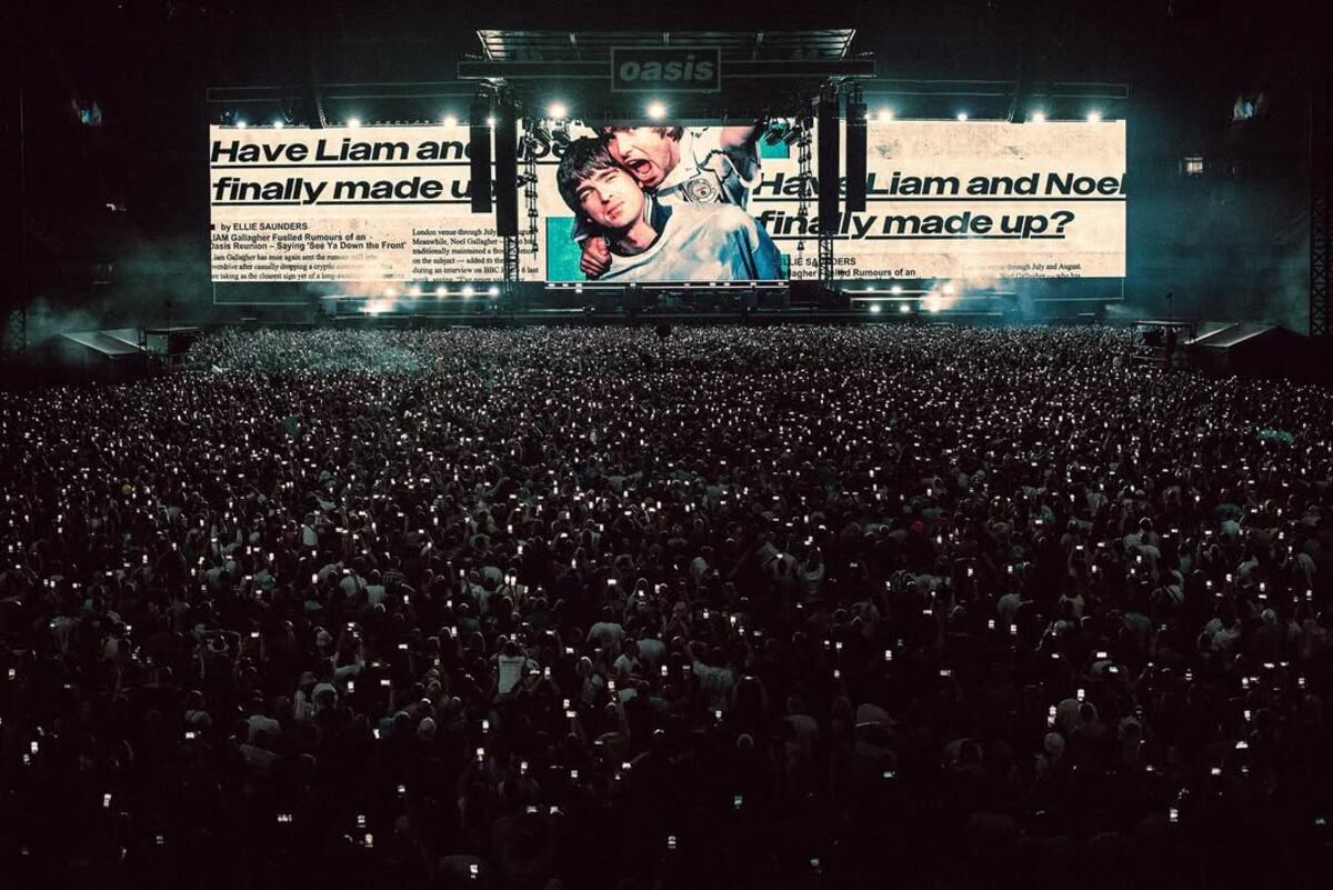 Oasis extiende su leyenda e inicia su gira mundial con un concierto supersónico en Cardiff