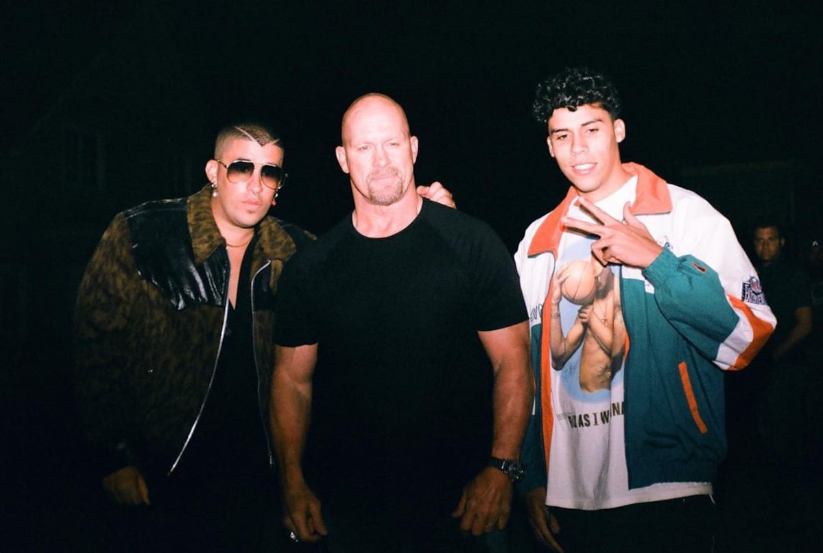 Él es Bernie Martínez, el hermano modelo (de 1.90 de estatura) de Bad Bunny