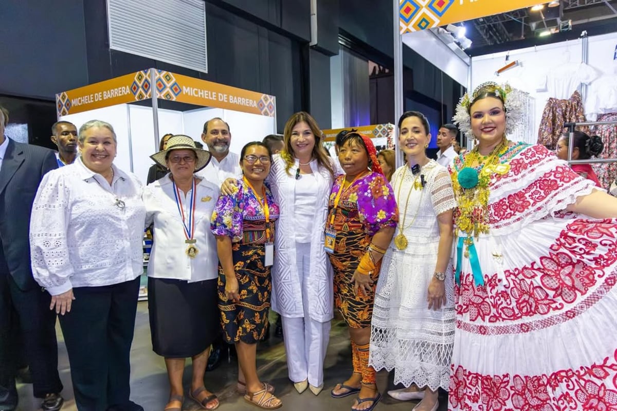 El kimono de mola de la primera dama de Panamá, Maricel de Mulino, en la inauguración de la Feria Nacional de Artesanías 2025