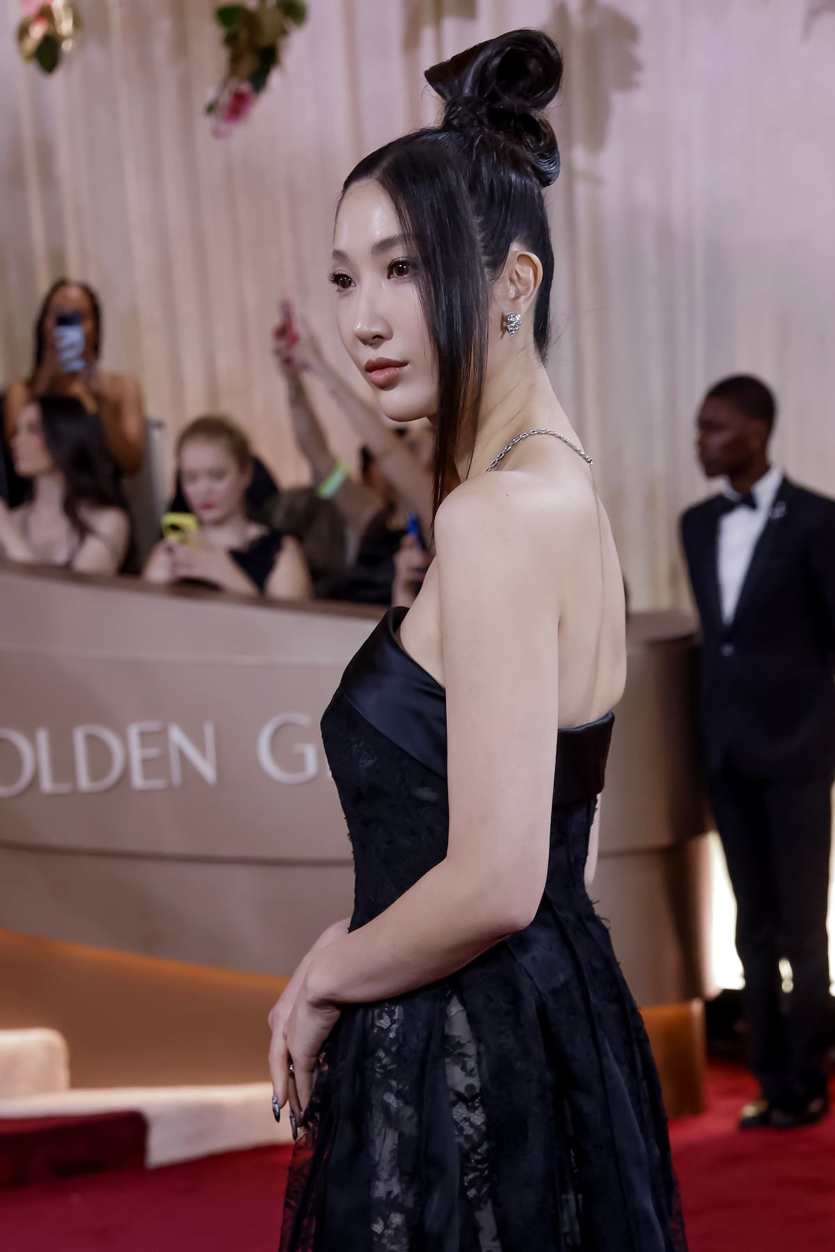 Black and white: la tendencia entre las celebridades invitadas a los premios Globos de Oro 2026