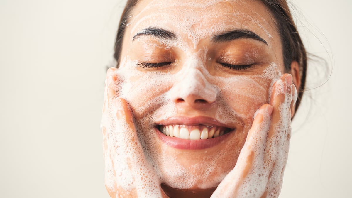 Hábitos diarios de una rutina ‘skincare’ para presumir de una piel perfecta