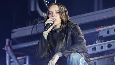 Young Miko pide desconectarse del ruido y reconectar con su paz interior en su nuevo disco