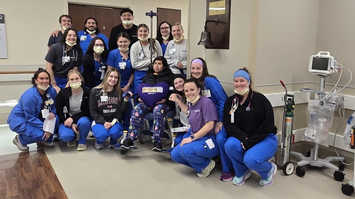 La inspiradora historia de Jessica López, la mujer ciega que sobrevivió al cáncer y a un triple trasplante y ahora planifica su boda