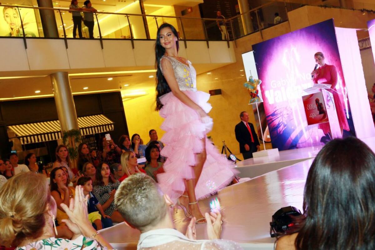 Pasarela rosa de Fundayuda, con sobrevivientes de cáncer de mama