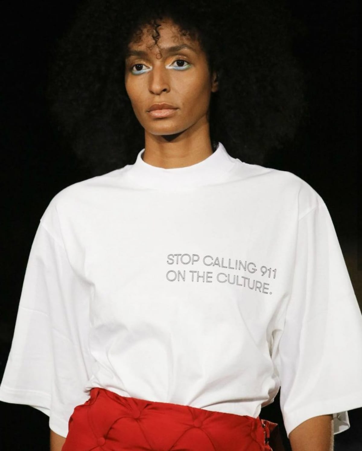 Ropa en contra del racismo: cuando la indumentaria protesta ante la injusticia racial