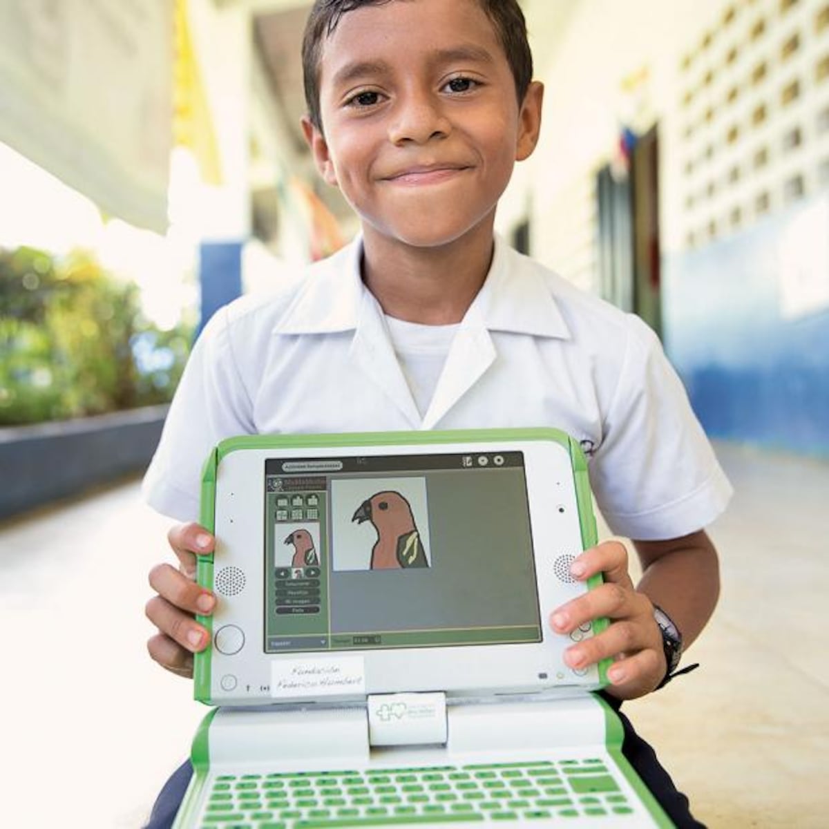 ‘Una computadora por niño’, el proyecto que cambia mundos