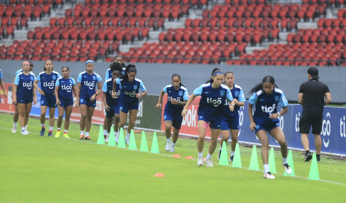 Firmas, fotos y fútbol: un encuentro especial con la selección mayor femenina