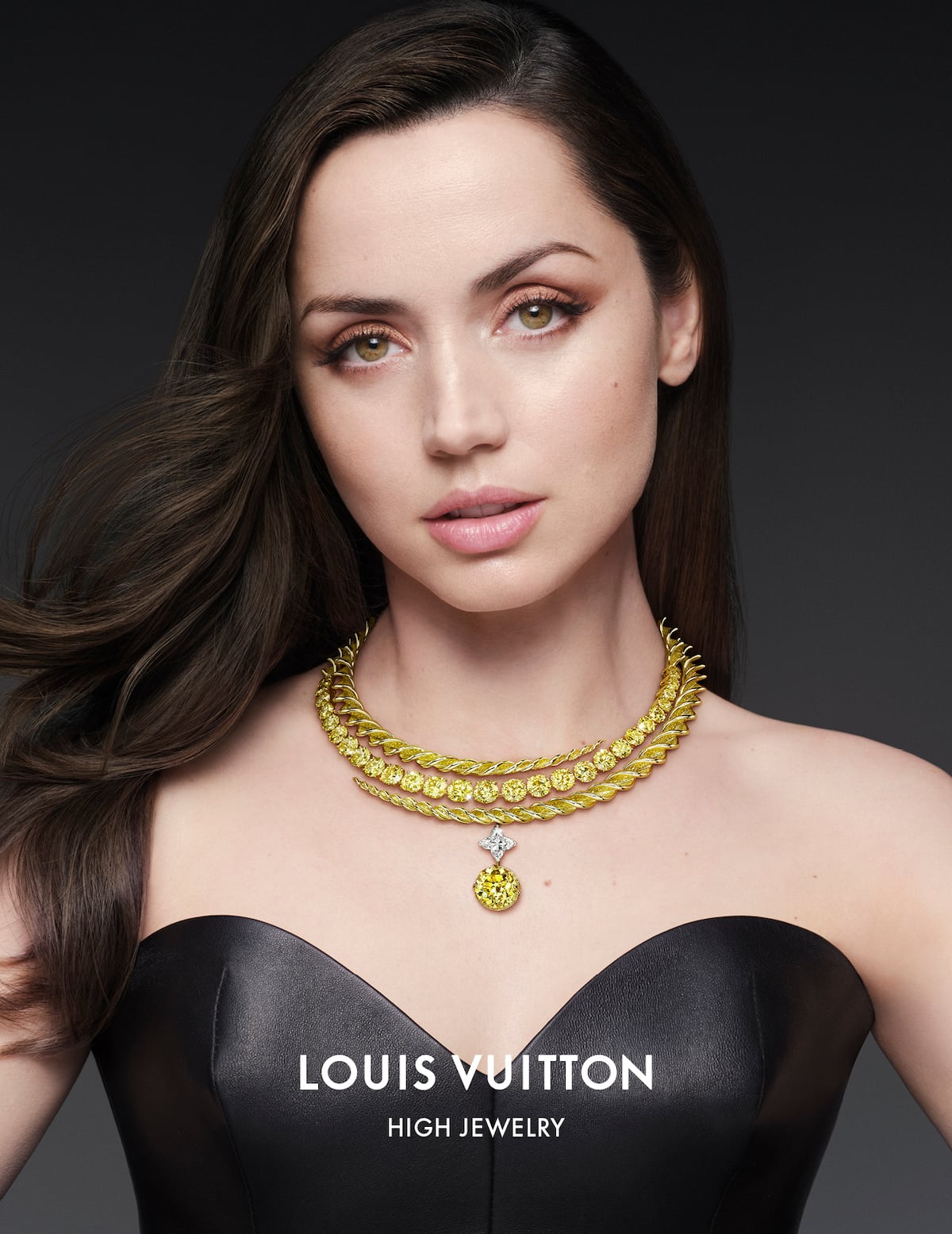 Ana de Armas protagoniza la nueva campaña de alta joyería de Louis Vuitton