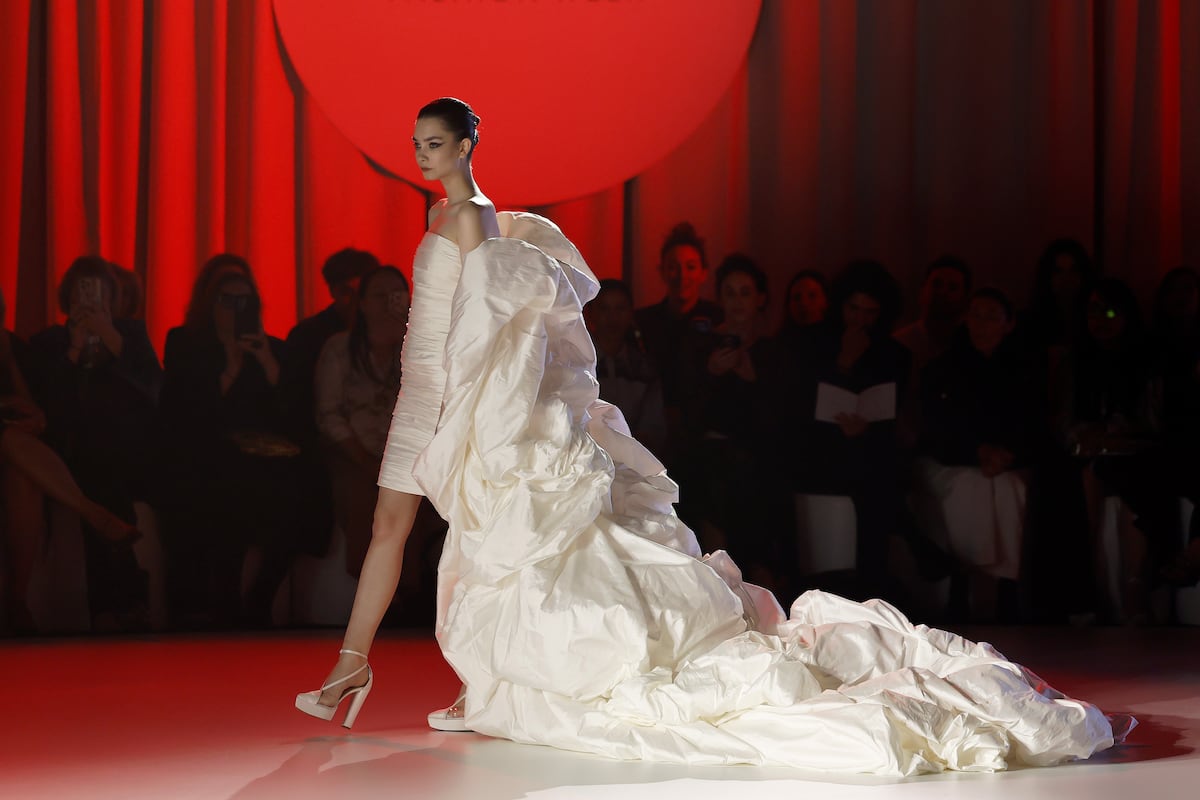 Moda nupcial 2027: Yolancris e Isabel Sanchís reivindican el vestido de novia artesano en Bridal Barcelona