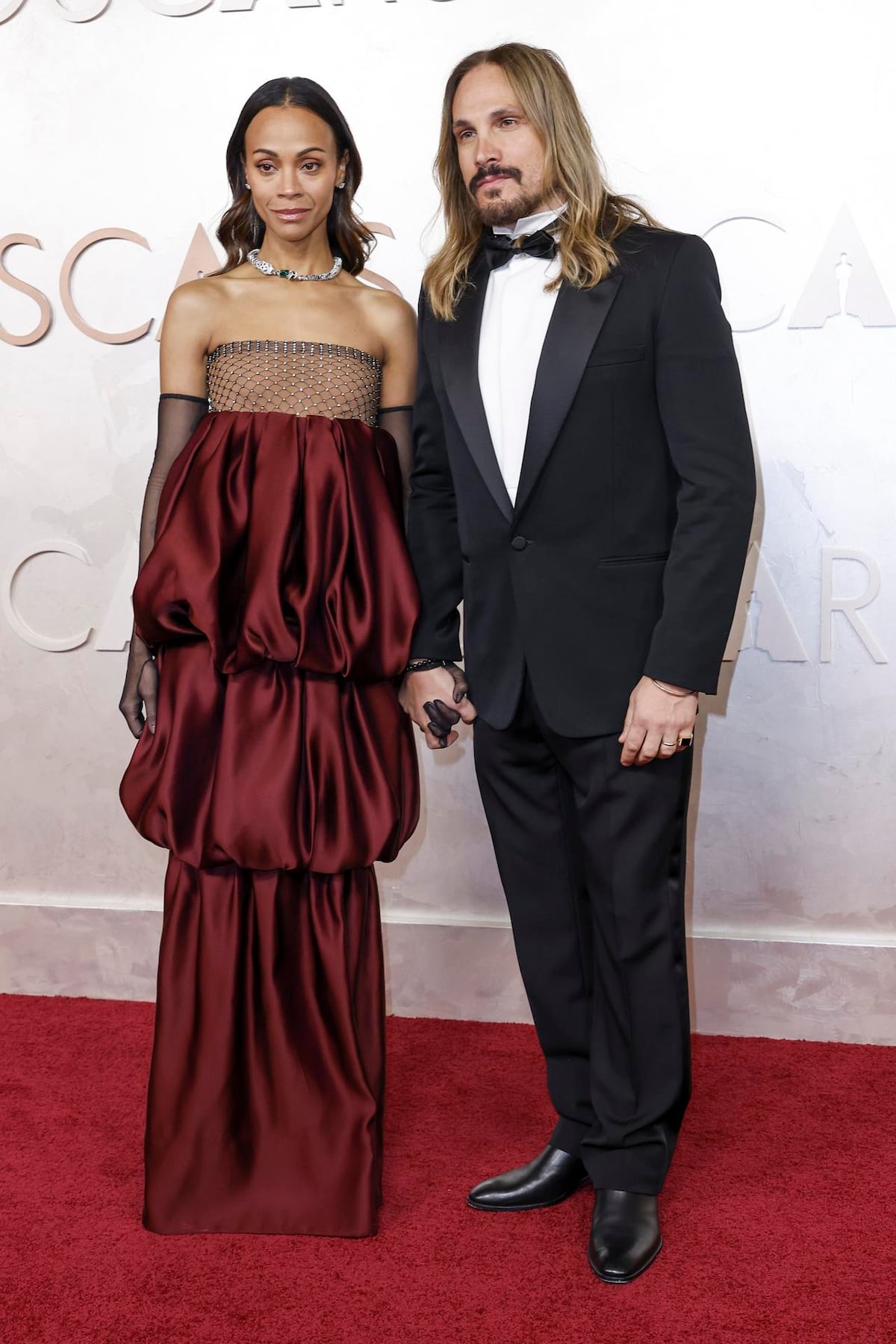 Las 9 parejas más famosas que nos enamoraron en su paso por la alfombra roja de los Óscar