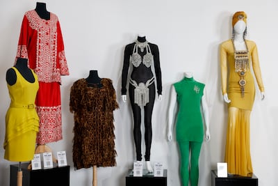 Un traje que Whitney Houston usó en un concierto es subastado por 22 mil 400 dólares