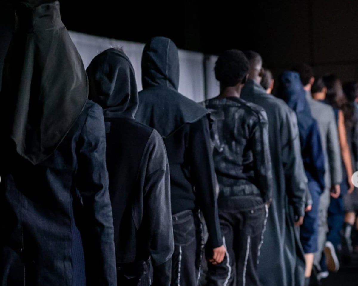 El diseñador colombiano Ricardo Pava lleva la migración por Darién a la pasarela y genera controversia