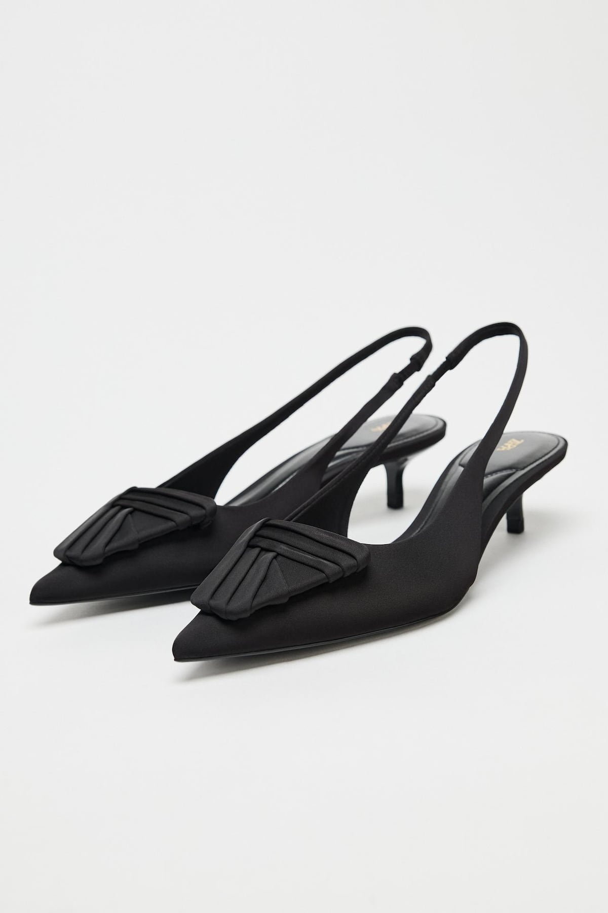 6 calzados de punta y tacón bajo al estilo de la reina Letizia