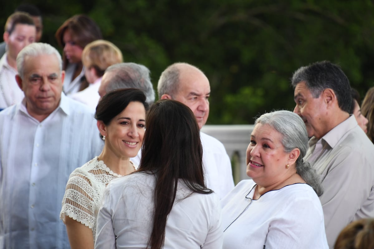 Nito Cortizo, su esposa Yazmín, y otros asistentes al acto de conmemoración de los 25 años del Canal en manos panameñas