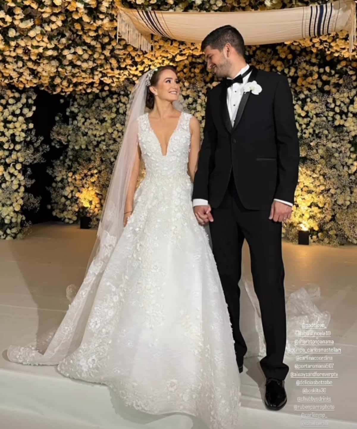 La presentadora Karen Chalmers anuncia en vivo que pronto será abuela